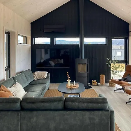 Panoramic With Sea View On Randoy بيت للعطل