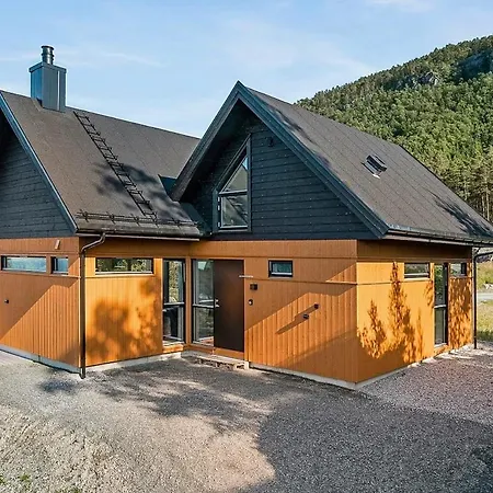 Panoramic With Sea View On Randoy بيت للعطل *